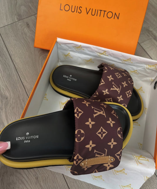 Brown Pillow Slides (PRE ORDER)