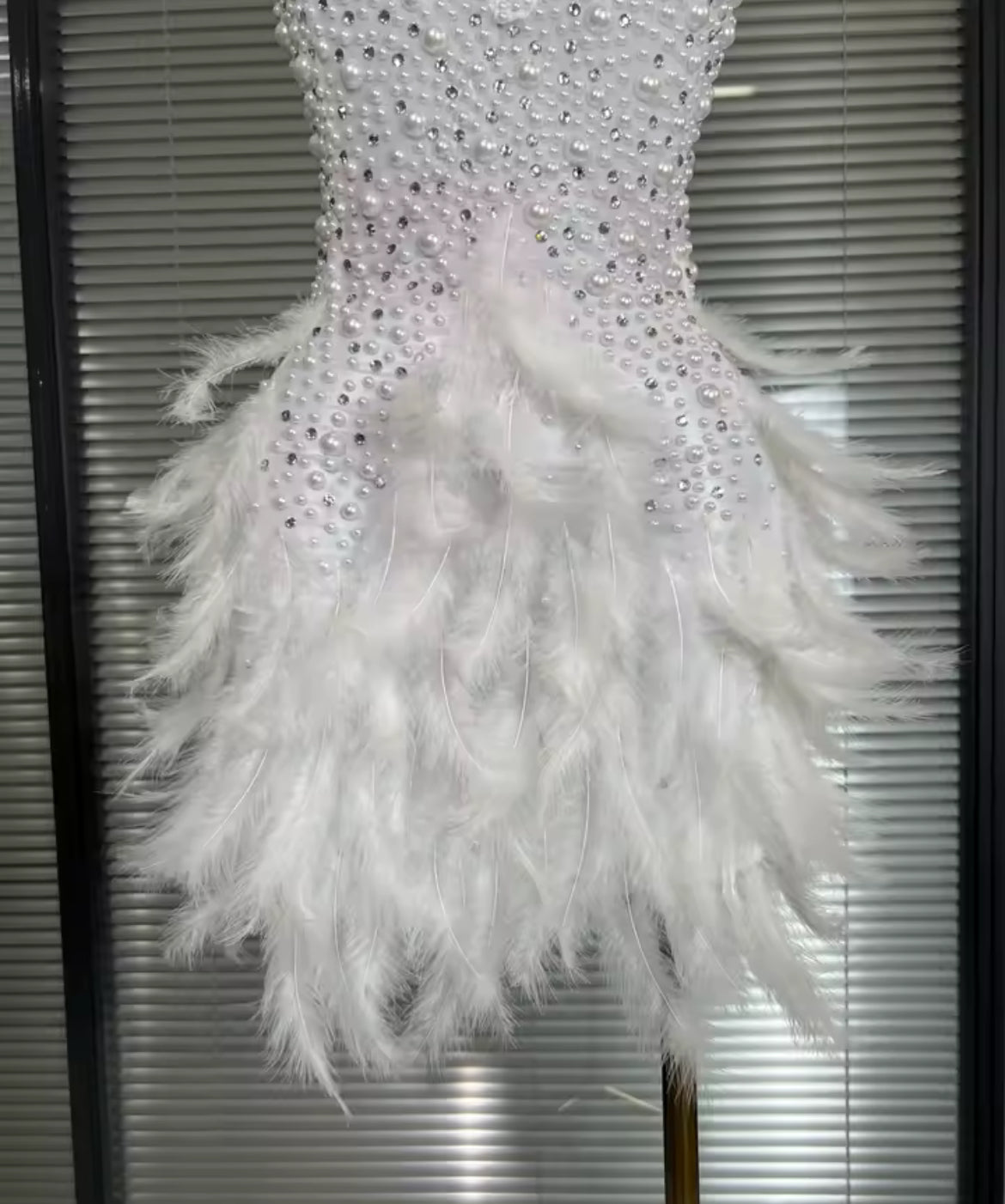 ‘JALOUX’ White Pearl Feather Mini Dress
